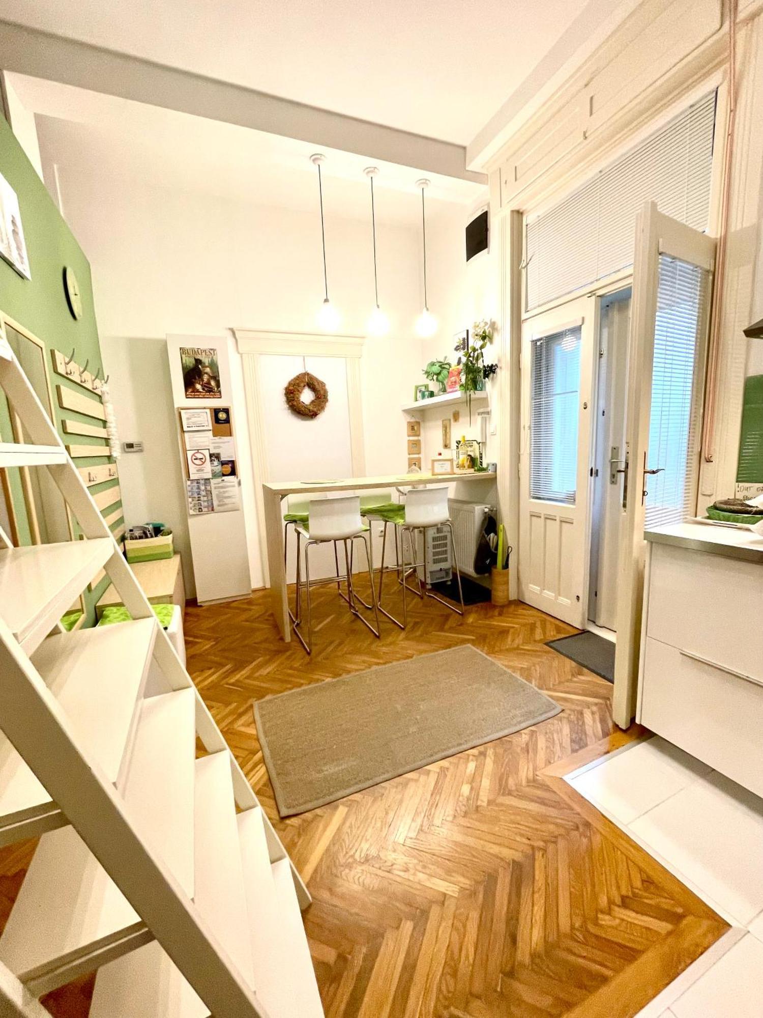 Green Pearl Apartment At St Stephen' S Basilica Budapest Exterior photo