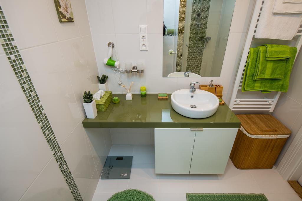 Green Pearl Apartment At St Stephen' S Basilica Budapest Room photo